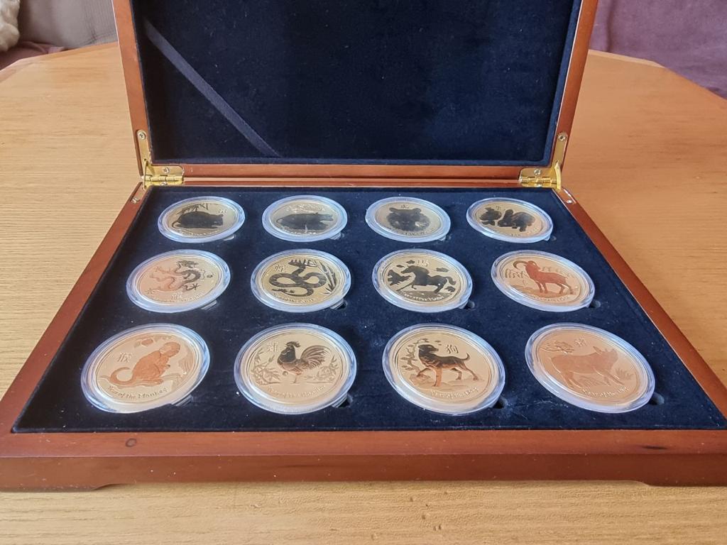 Sada zlatých mincí Lunární série II. 12 x 1 oz 2008 - 2019